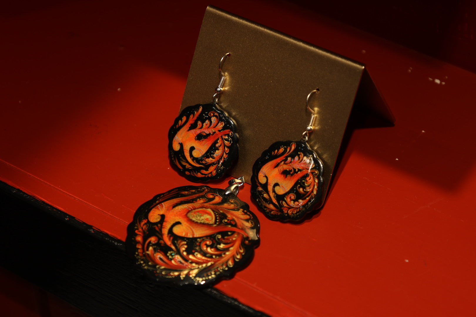 Set di gioielli dipinto a mano, accessorio artistico ed elegante idea regalo.