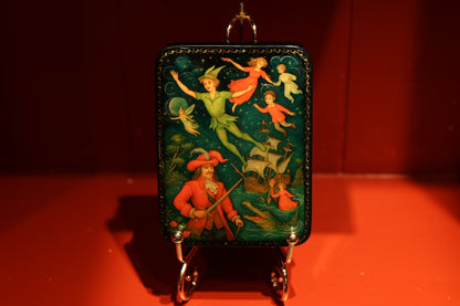 Cofanetto laccato dipinto a mano con scena di Peter Pan, portagioie artistico ispirato alle fiabe famose, idea regalo fiabesco.